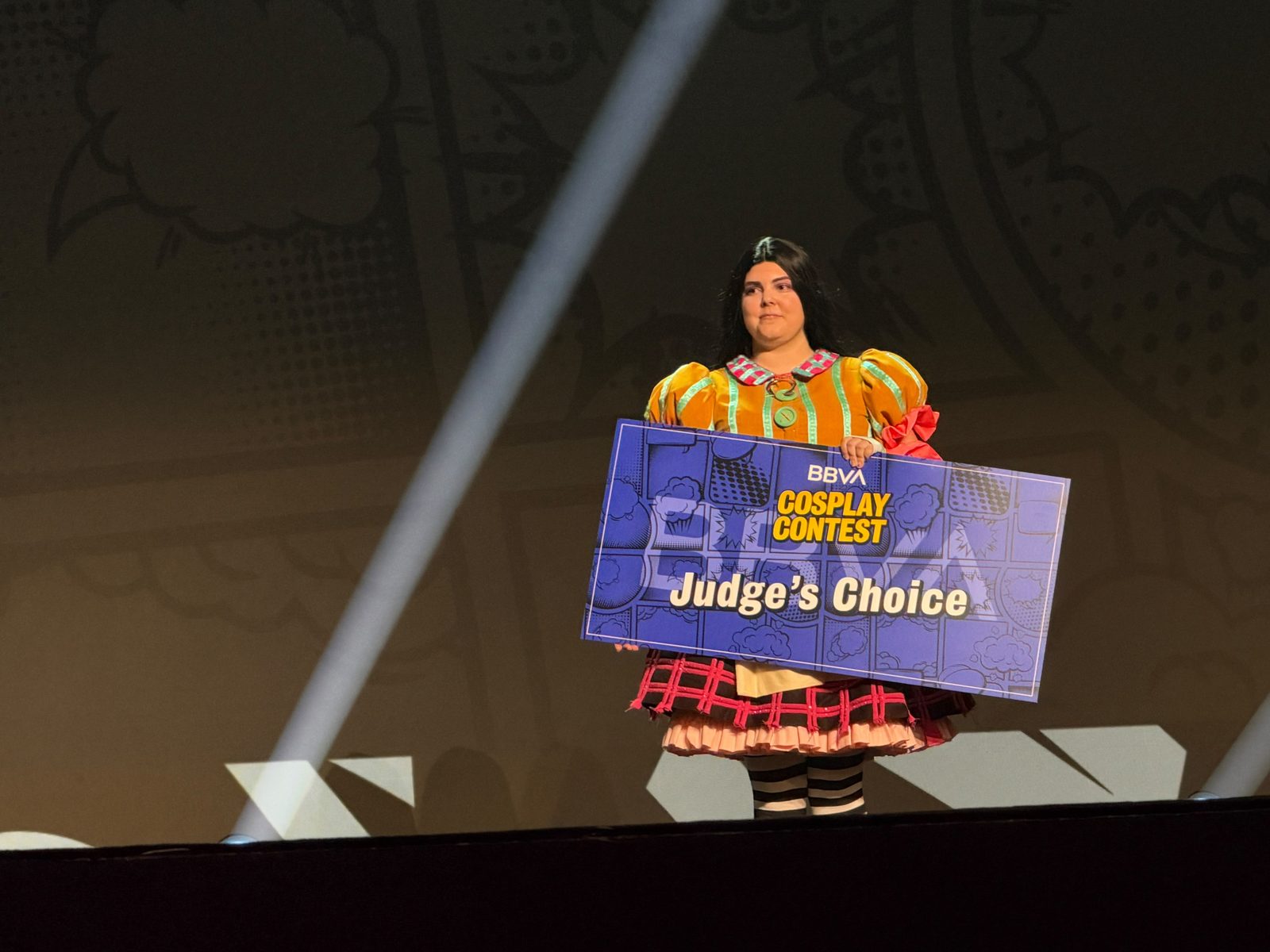 Shieru Doll con su cosplay de Alice de Alice: Madness Returns, Jury Choice en el BBVA Cosplay Contest de San Diego Comic-Con Málaga 2026